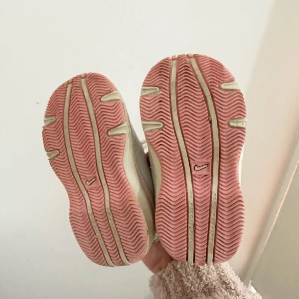 Nike Toddler sz 4 Baby Casual Sneakers Leather White Pink Shoes Non Marking Girl